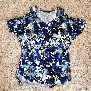 NWOT Cold Shoulder Top S